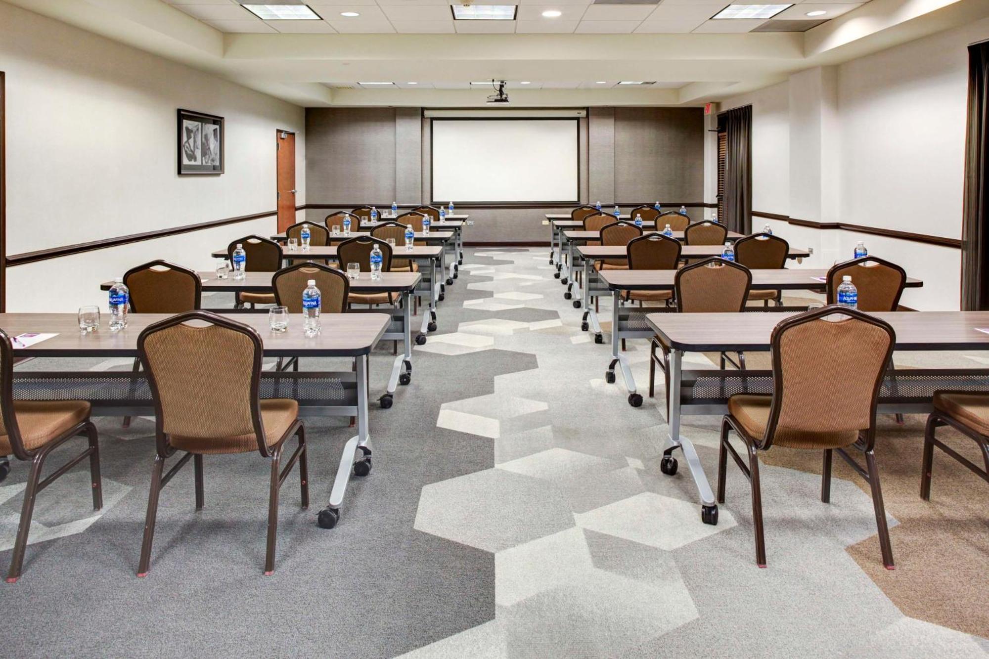 Hyatt Place Tampa Busch Gardens Extérieur photo
