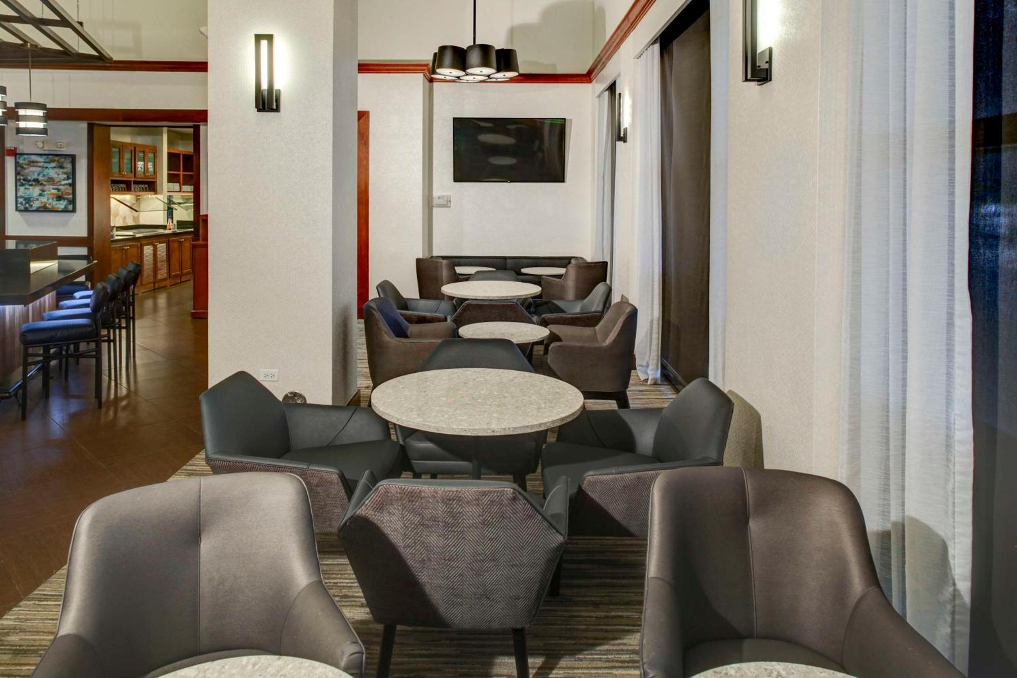 Hyatt Place Tampa Busch Gardens Extérieur photo