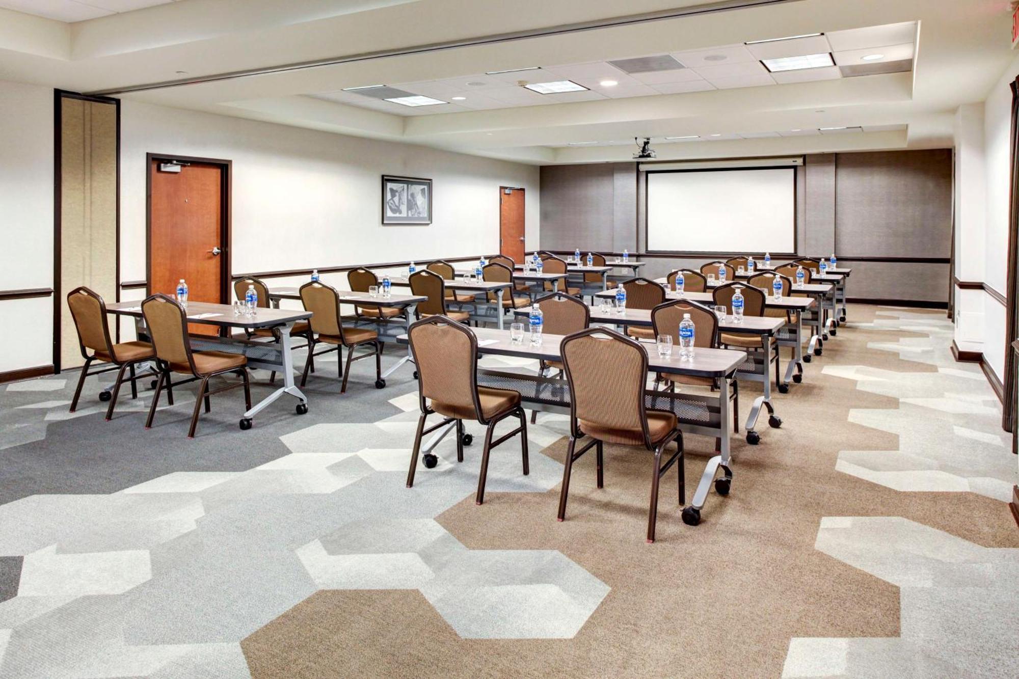 Hyatt Place Tampa Busch Gardens Extérieur photo