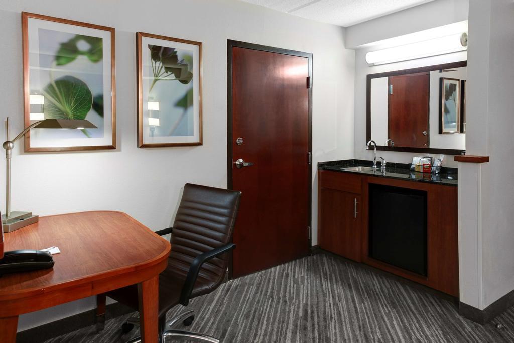 Hyatt Place Tampa Busch Gardens Extérieur photo